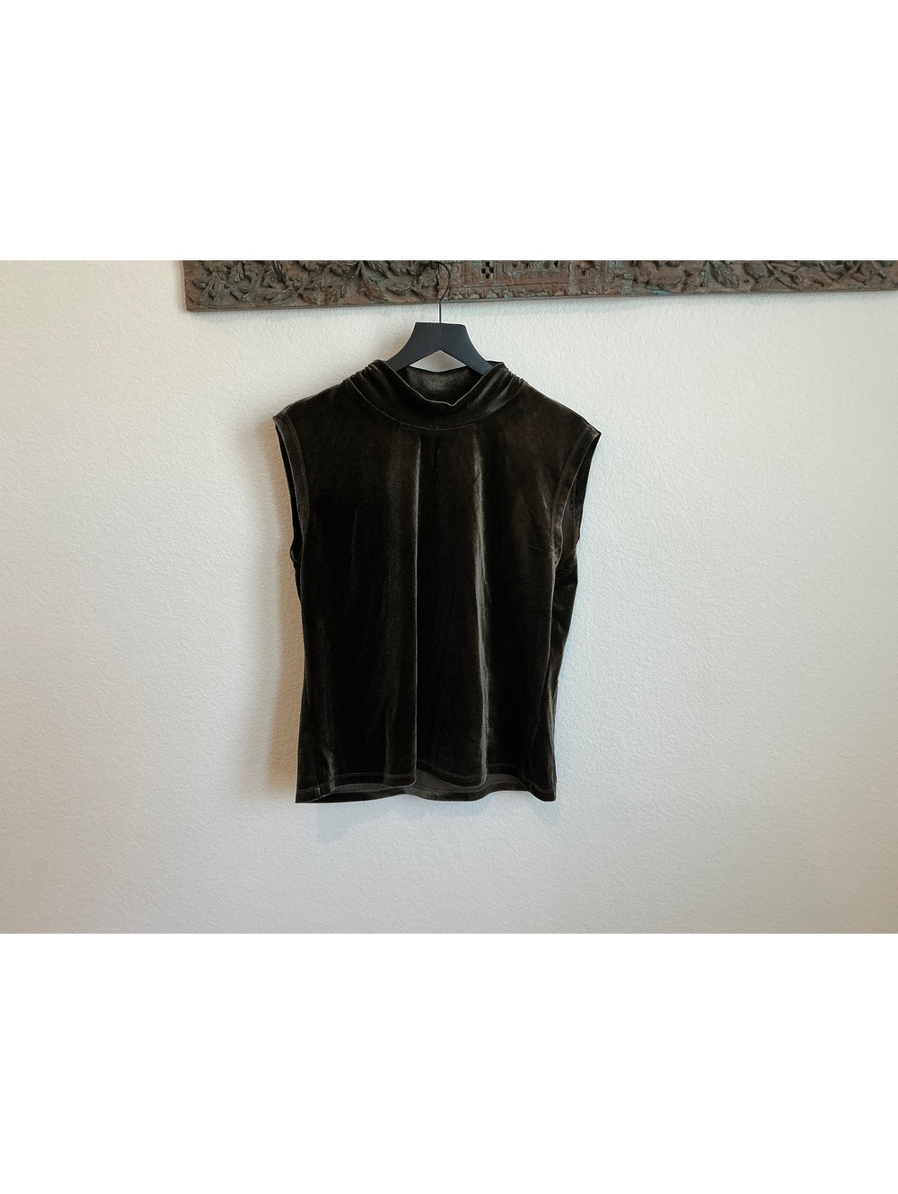 Evereve Sleeveless Velvet Top in Olive Green, Size XL